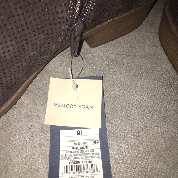 Universal Thread booties - Picture 2 of 4